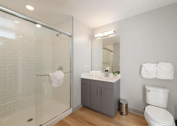 Sophisticated 4br - Modern And Luxurious Hotel