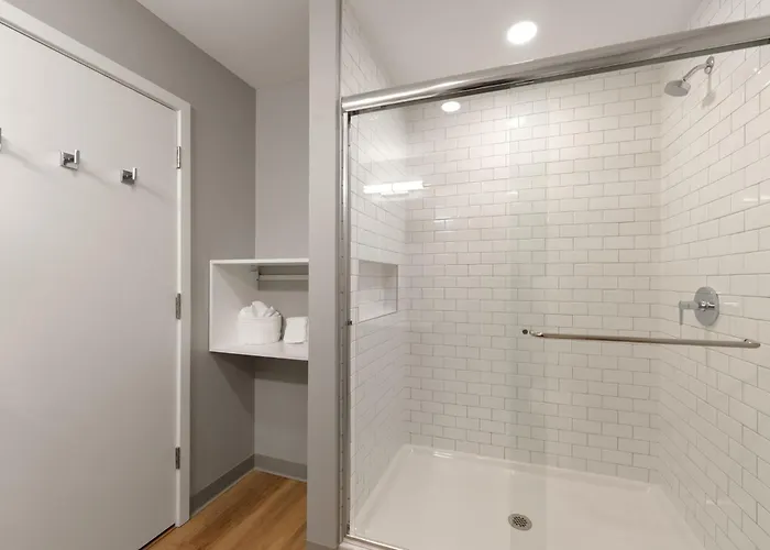 Sophisticated 4br - Modern And Luxurious Hotel
