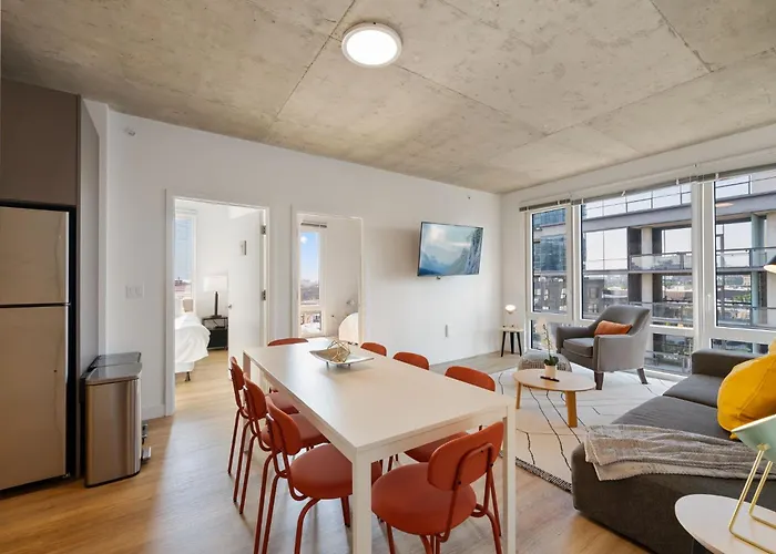 Sophisticated 4br - Modern And Luxurious Hotel
